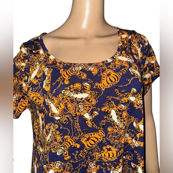 LuLaRoe Classic T Tigger Disney Print Shirt Size L NWT - Picture 1 of 6